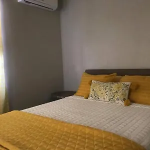 Chez Crix , Roseau Dominica